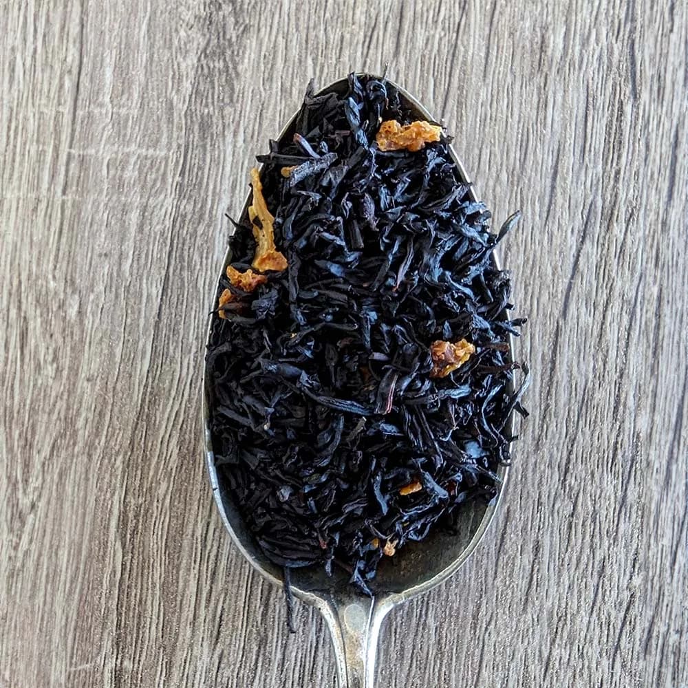 Our Russian Earl Grey tea infusion is a clever blend that skillfully combines the qualities of black tea with aromatic